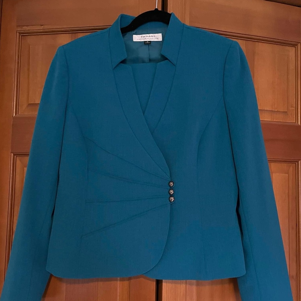 Tahari 3 Button blue Skirt Suit Size 12